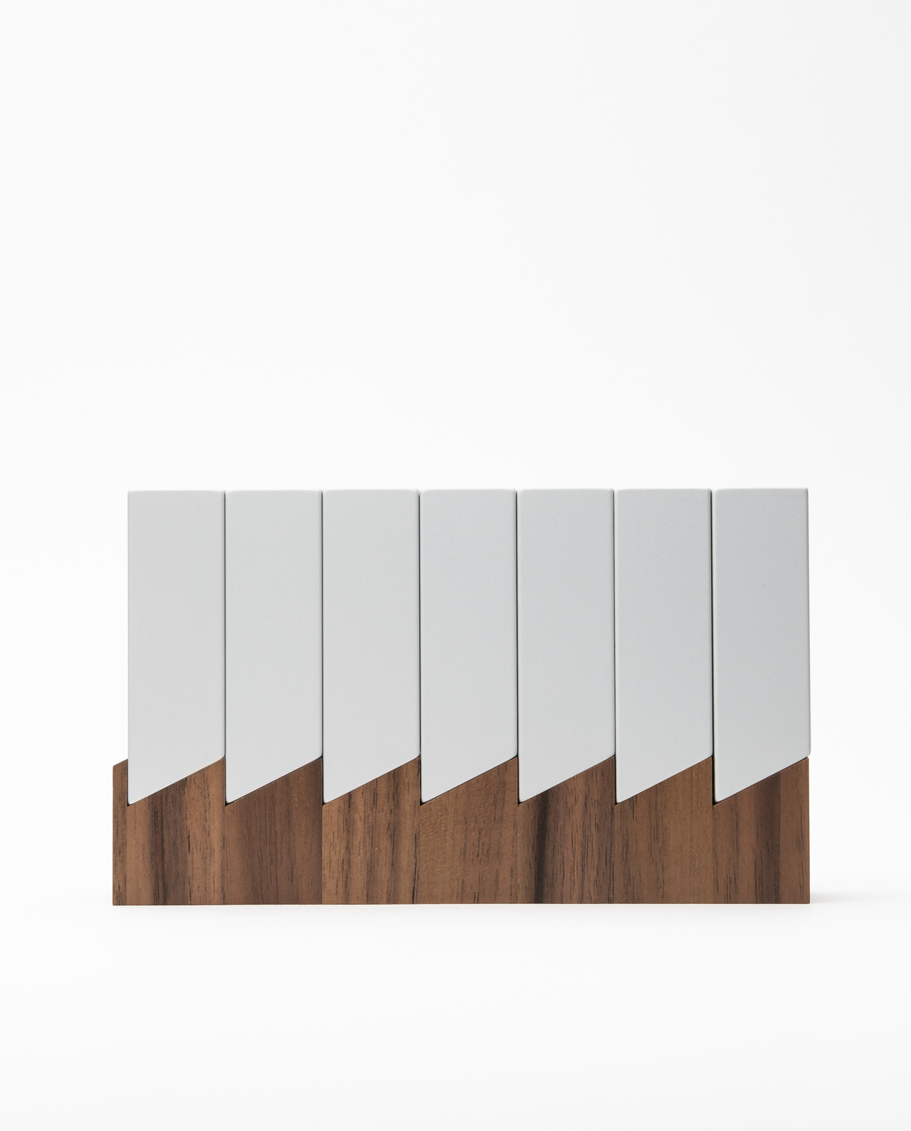 Monolith 2 Pillendose Woche Silber, Nuss – Bild 2