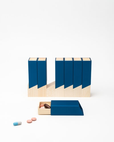 Monolith 2 Pillendose Woche Blau, Ahorn