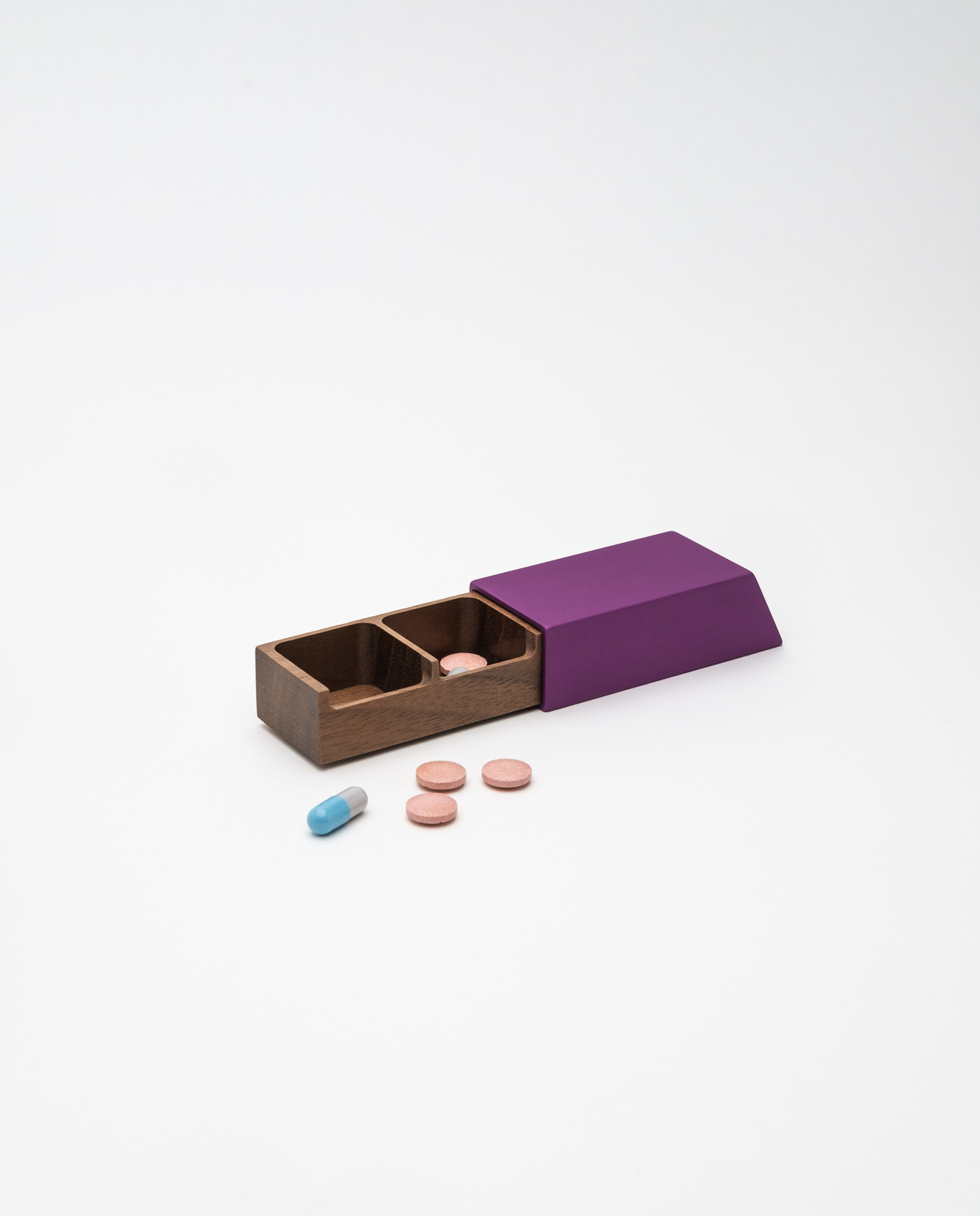 Monolith 2 Pillendose Woche Lila, Nuss – Bild 4