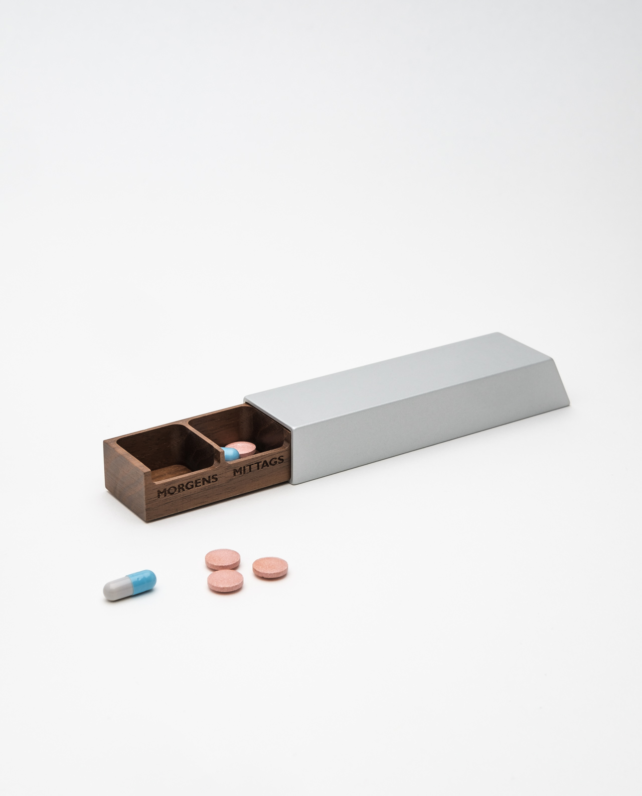 Monolith 4 Pillendose Woche Silber, Nuss – Bild 2