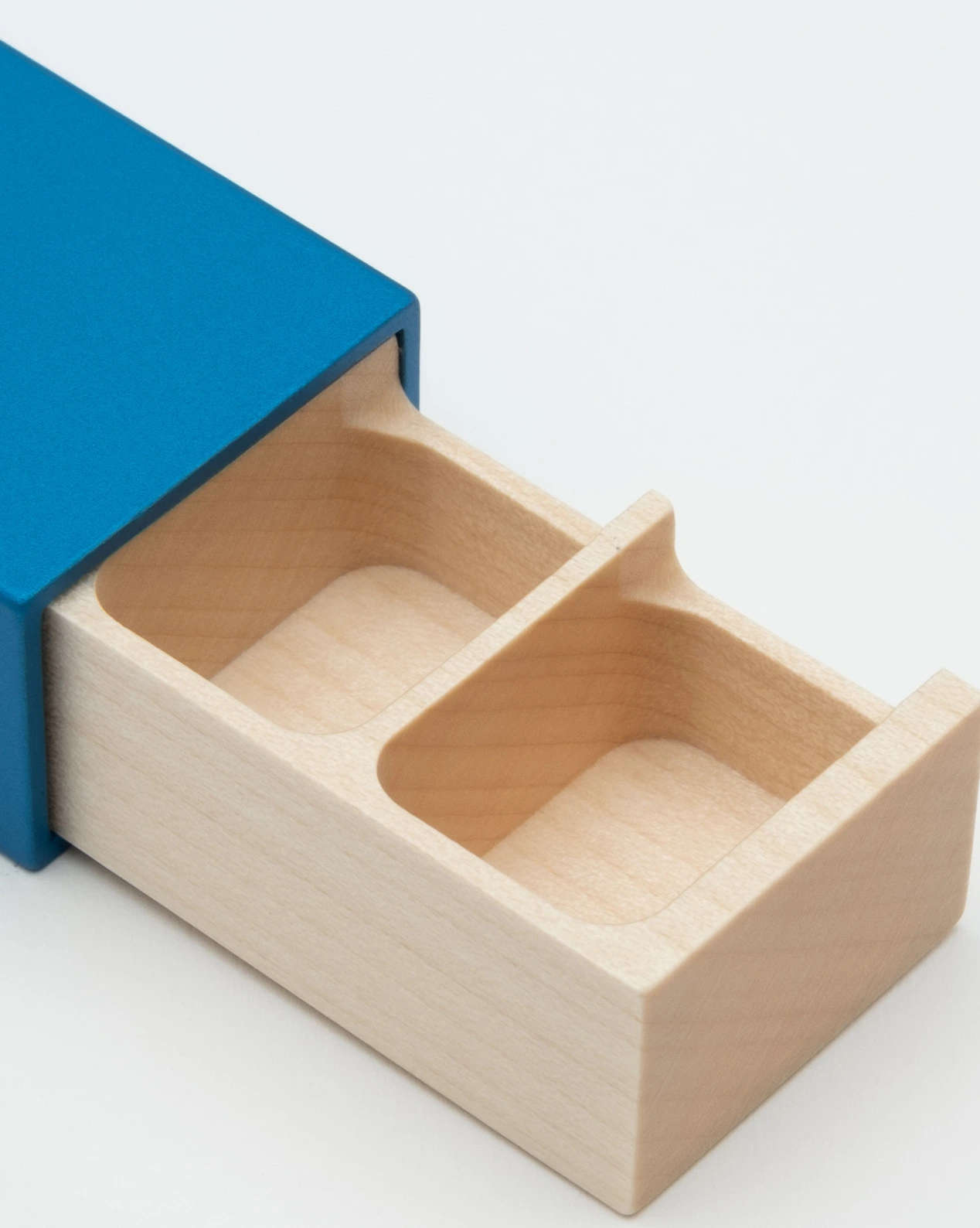 Monolith L pillbox in blue, maple - Image 2