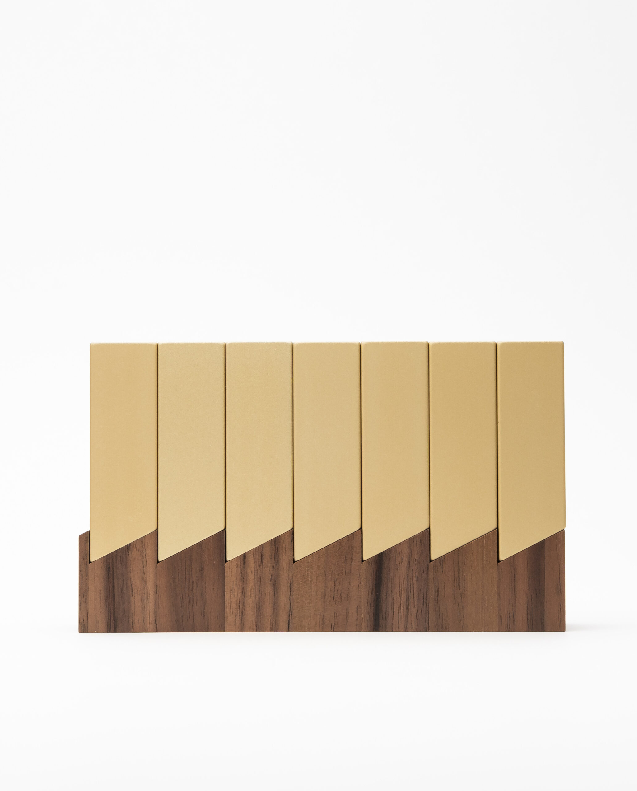 Monolith 2 Pillendose Woche Gold, Nuss – Bild 2