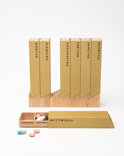 Monolith 4 Pillendose Woche Gold, Buche