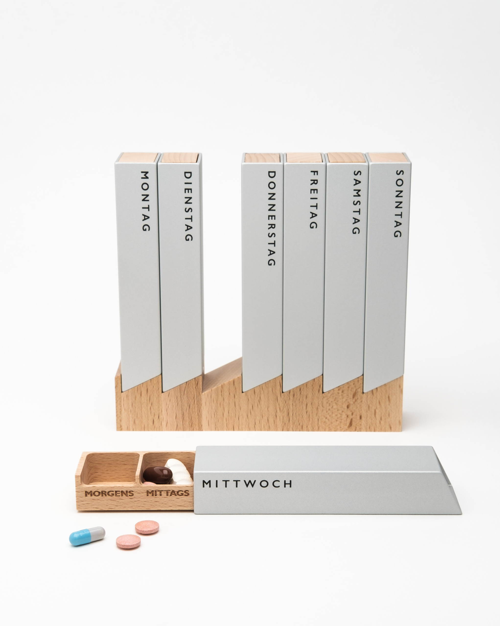 Monolith 4 Pillendose Woche Silber, Buche