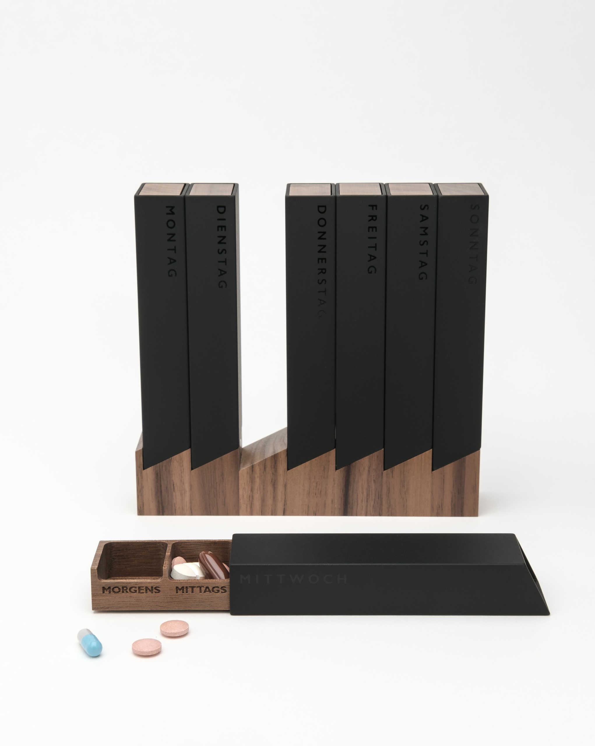 Monolith 4 Pillendose Woche Schwarz, Nuss