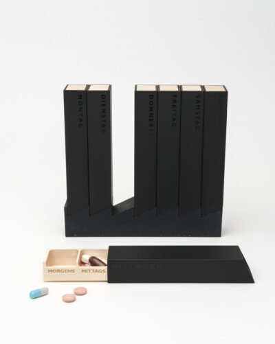 Monolith 4 Pillendose Weekly Sonderedition Schwarz
