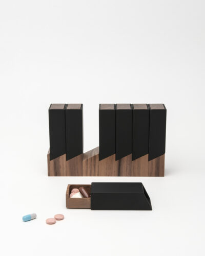 Monolith 2 Pillendose Woche Schwarz, Nuss