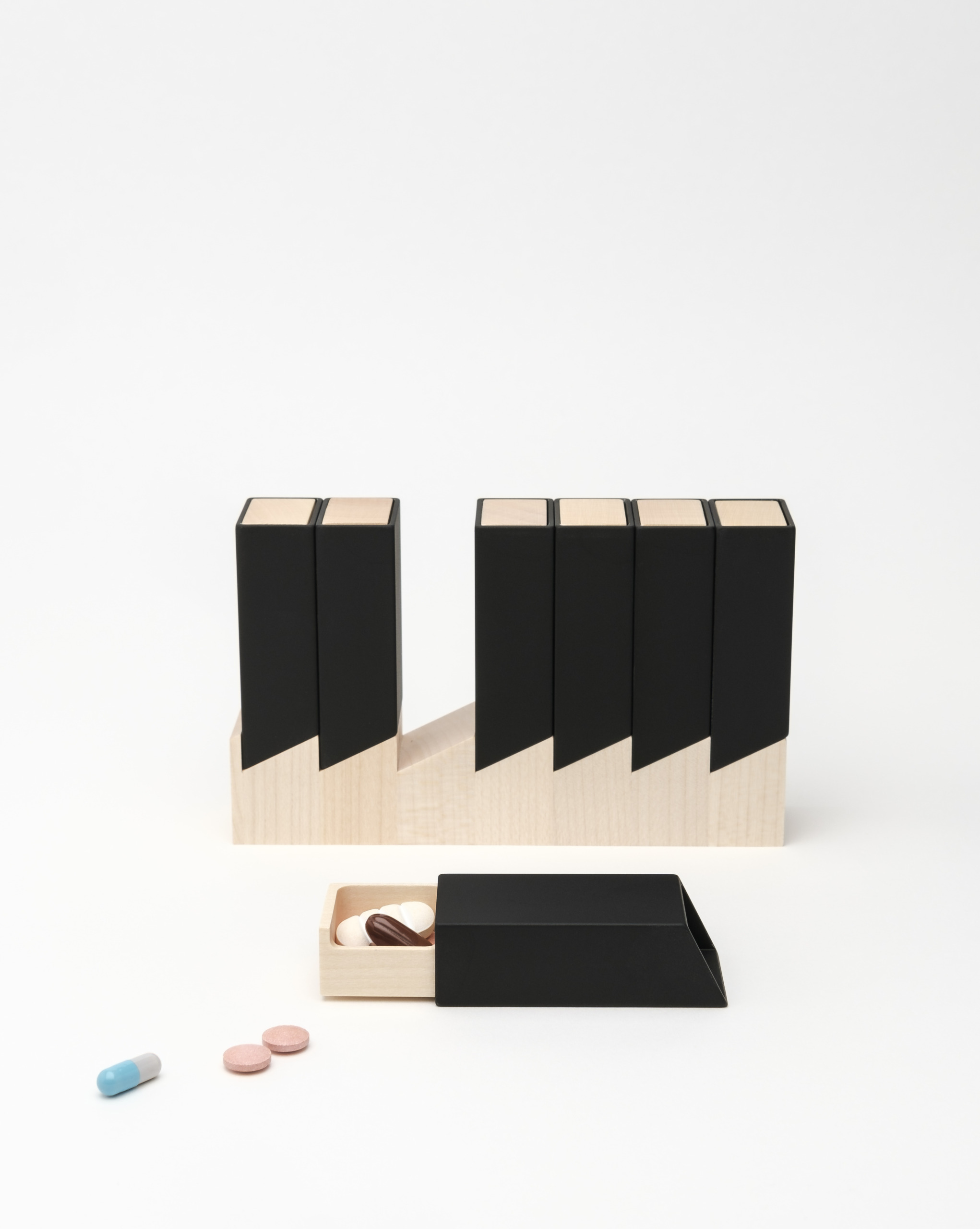 Monolith 2 Pillbox Weekly Black Maple