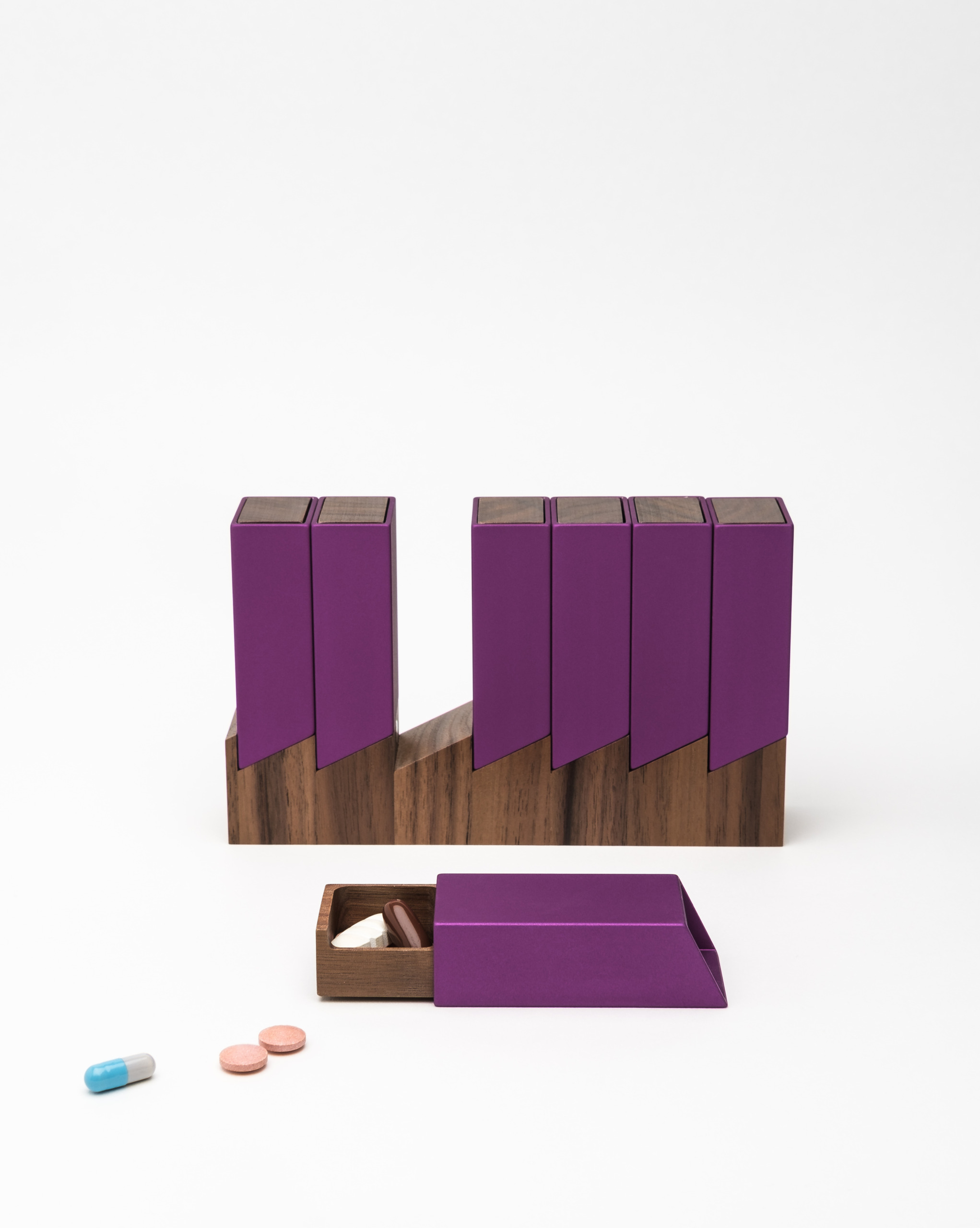 Monolith 2 Pillendose Woche Lila, Nuss