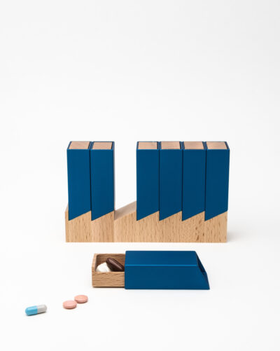 Monolith 2 Pillendose Woche Blau, Buche
