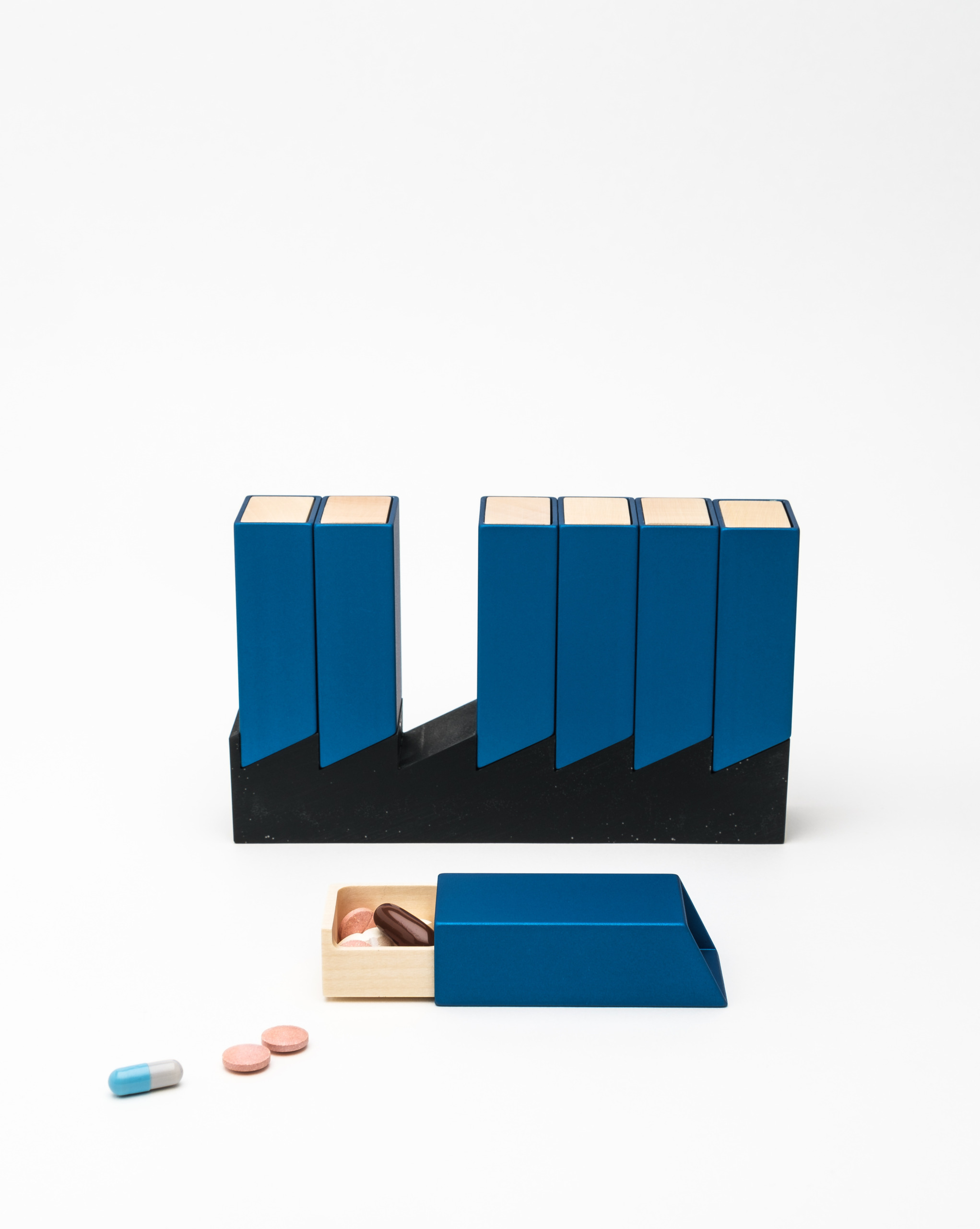 Monolith 2 Pillendose Woche Sonderedition Blau