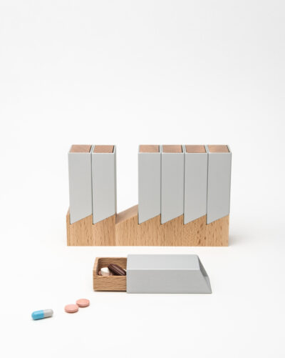 Monolith 2 Pillendose Woche Silber, Buche