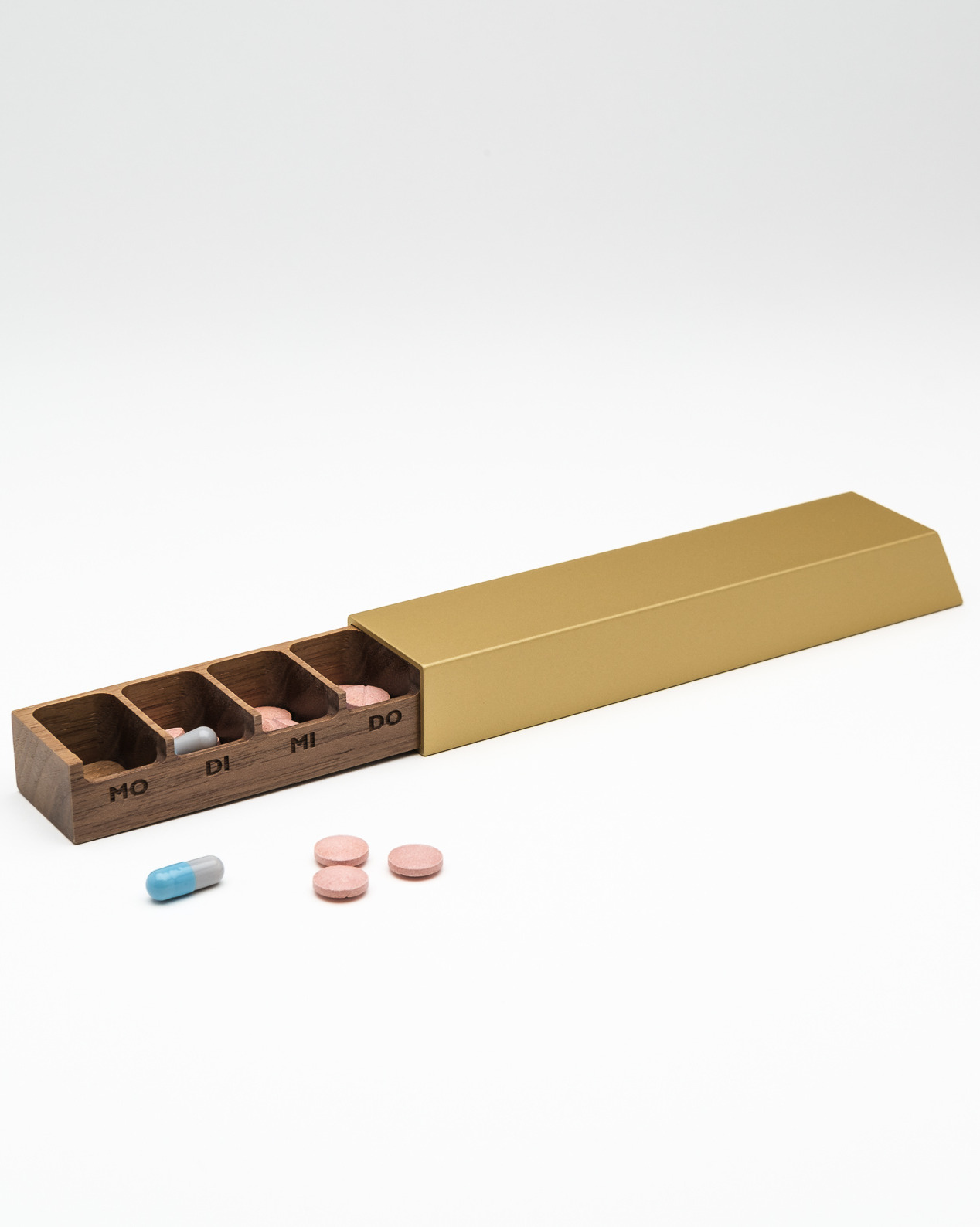 Monolith L Pillendose in Gold, Nuss