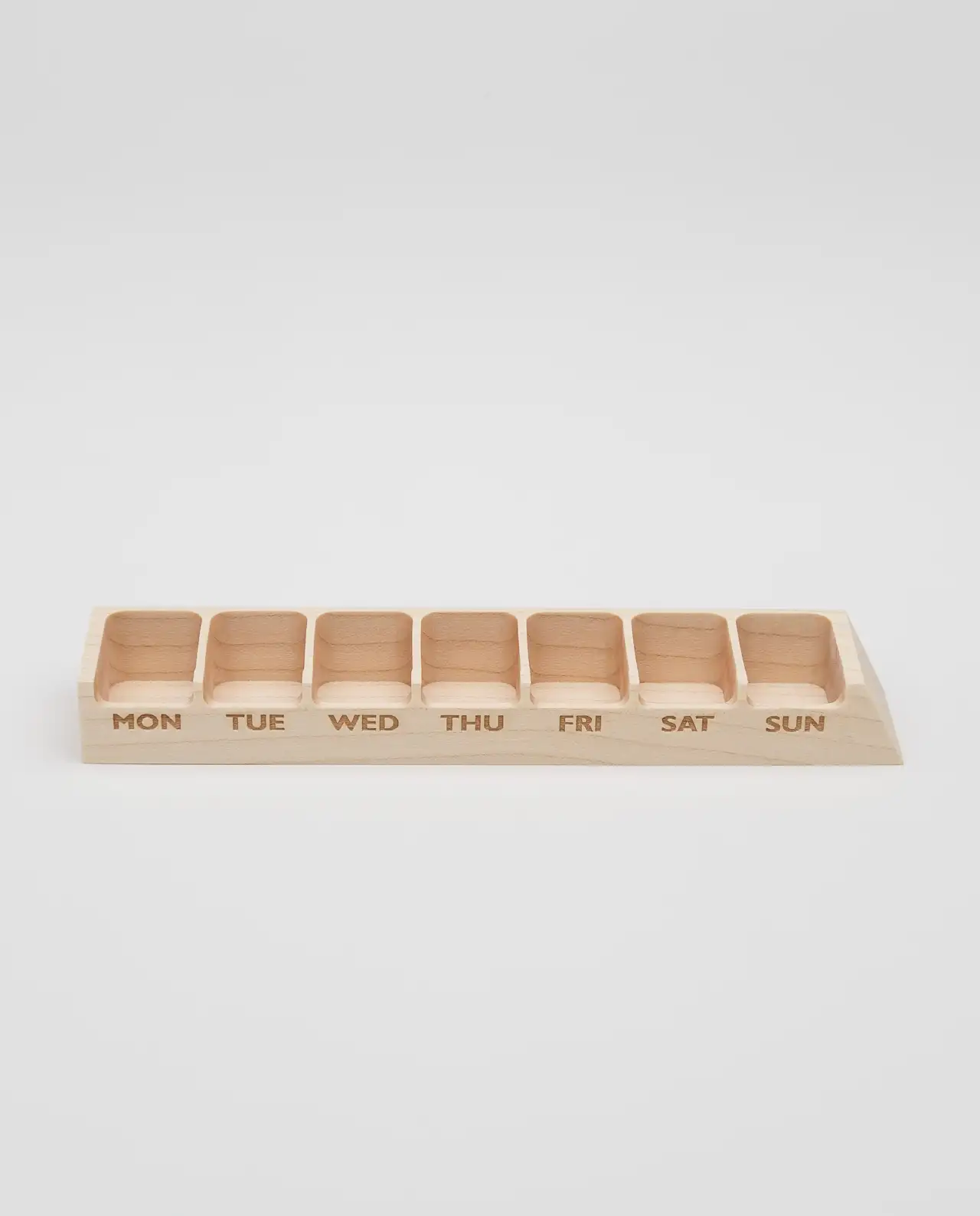 Monolith L pillbox in black, maple - Image 7