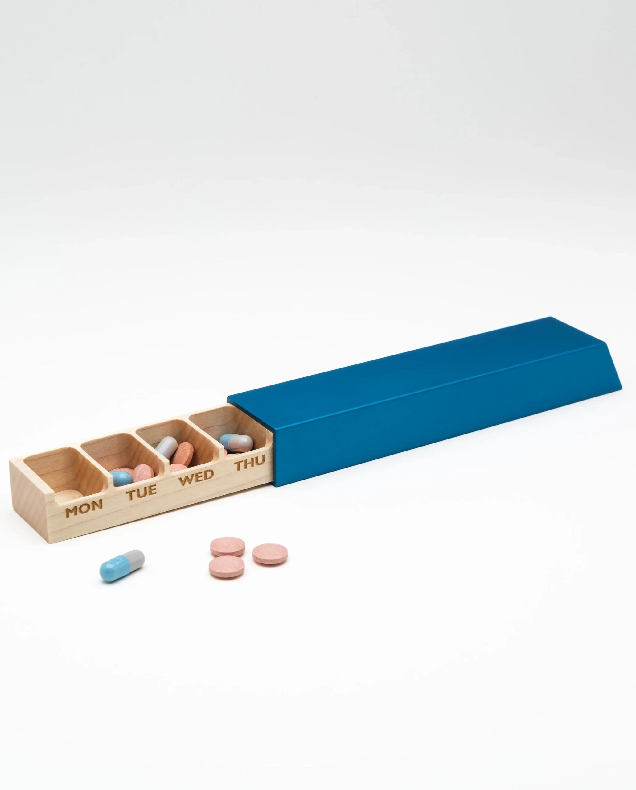 Monolith L pillbox in blue, maple