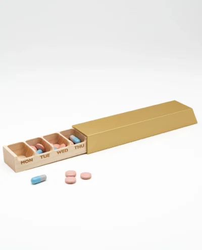 Monolith L pillbox in gold, maple