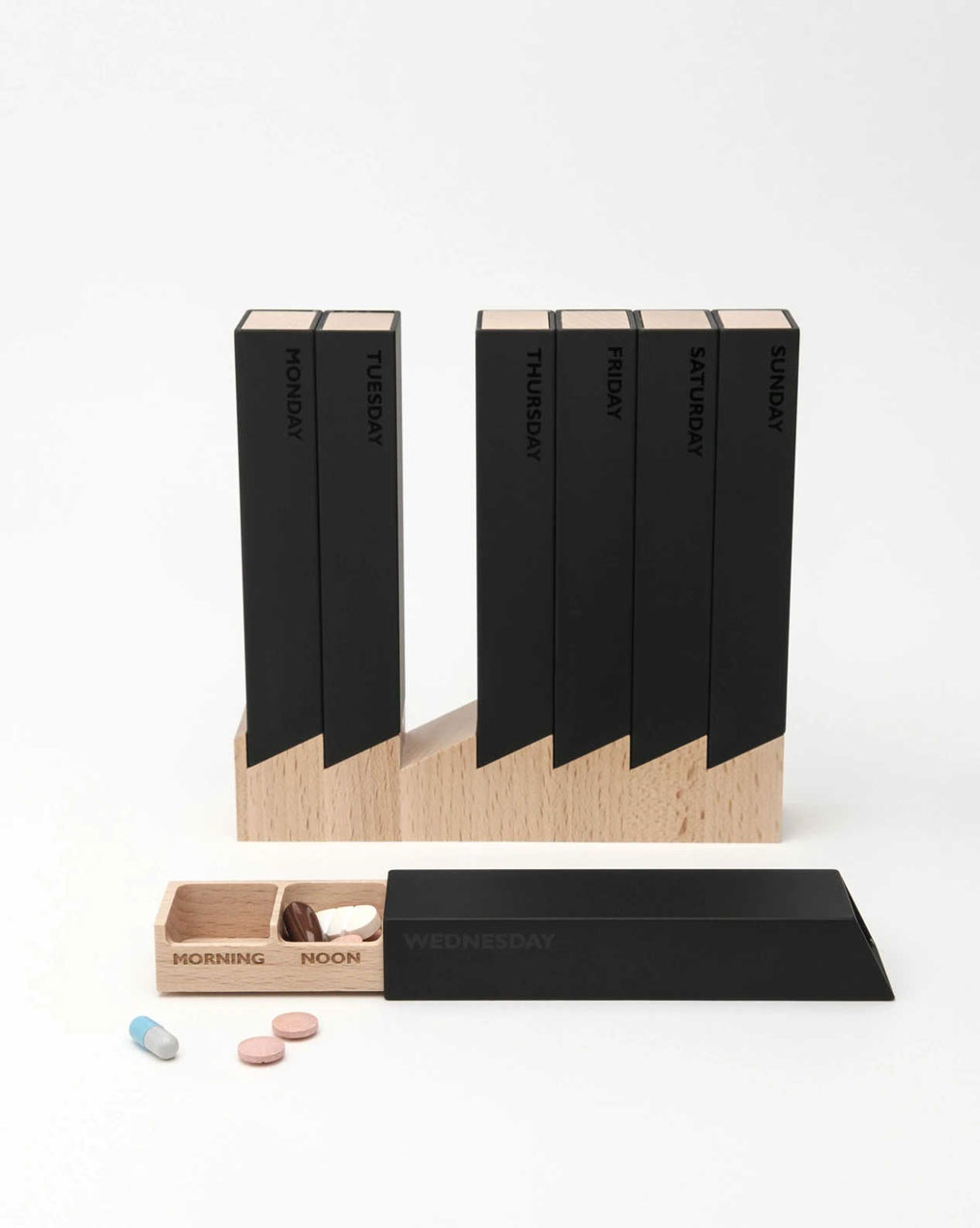 Monolith 4 Pillbox Week Black Beech