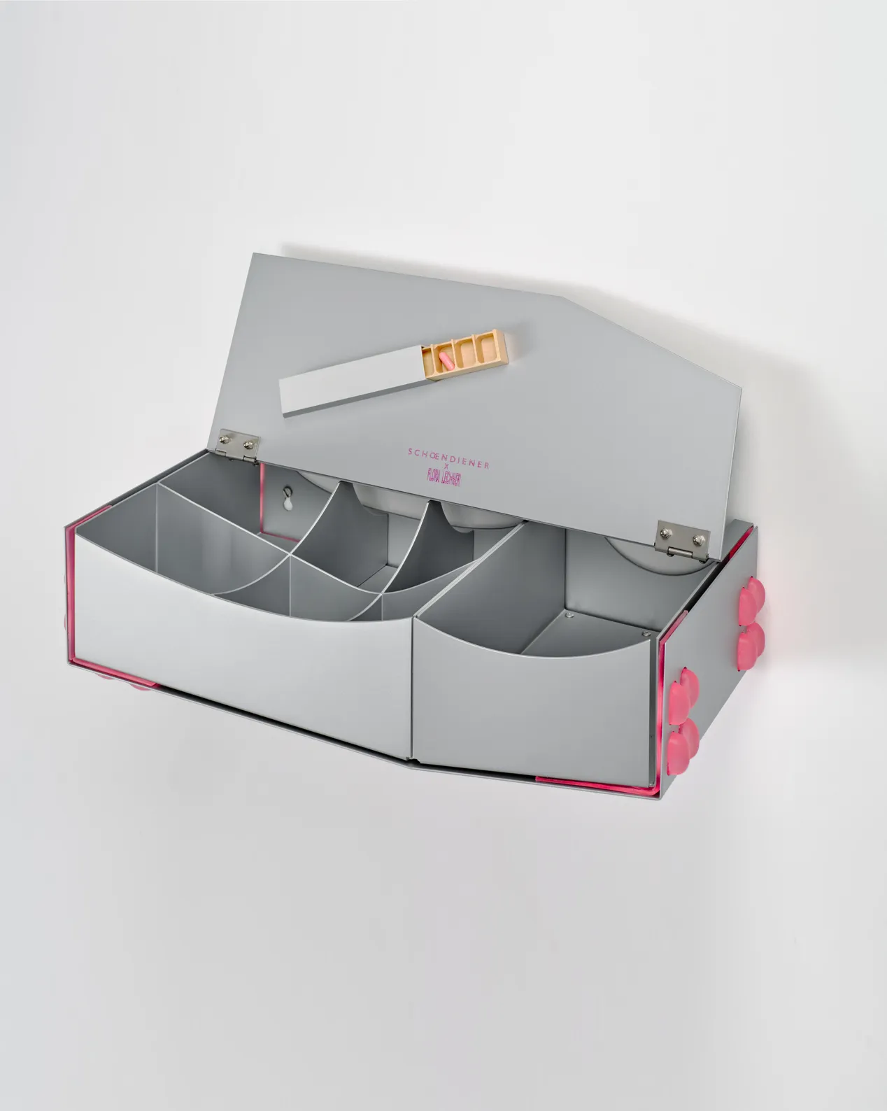 Medizinkästchen Blistra Capsule (2025) silber/rosa – Bild 2